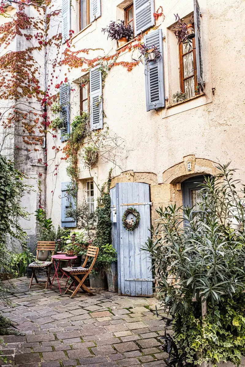 Mougins